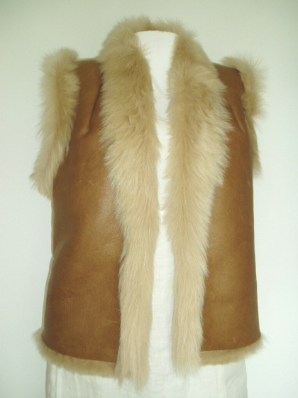 Camel gilet with toscana trim